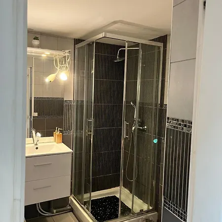 Apartament Charming Near Sanctuary *